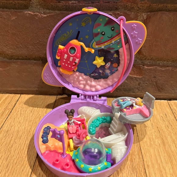 Polly Pockets & Shopkins mini mall - Picture 3 of 11